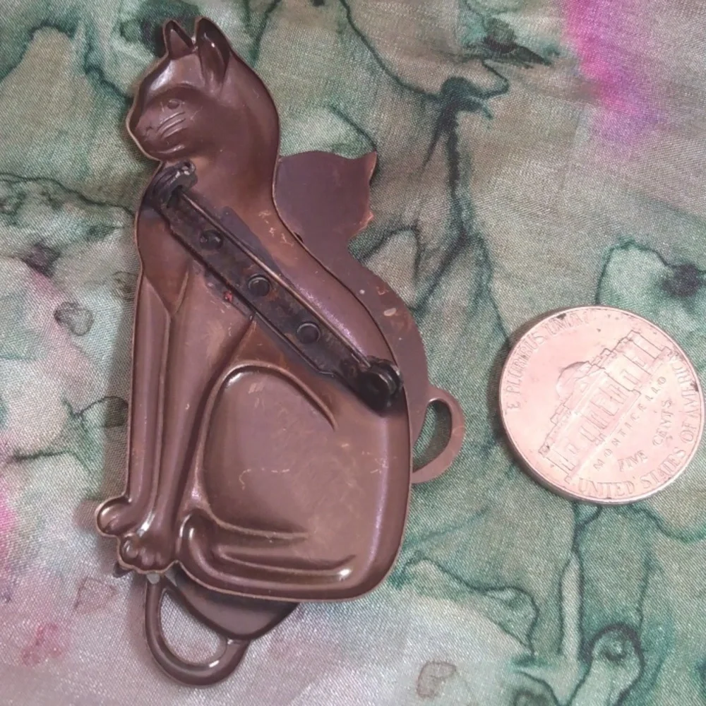 Cat pin, 3 cats